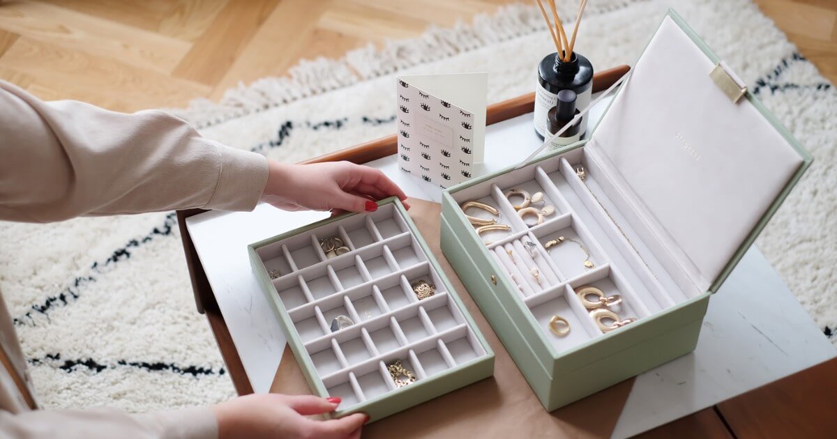How to Choose the Right Compartments for Your Customised Jewellery Box